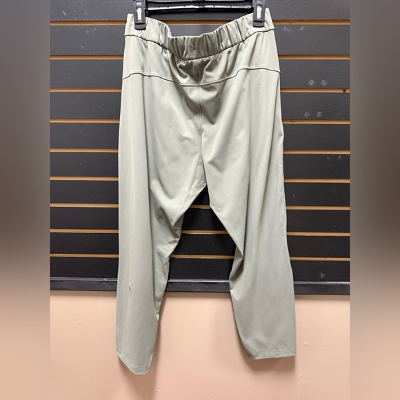lululemon athletica Green pants with Elastic Waistband and Tapered Ankles - Picture 3 of 3